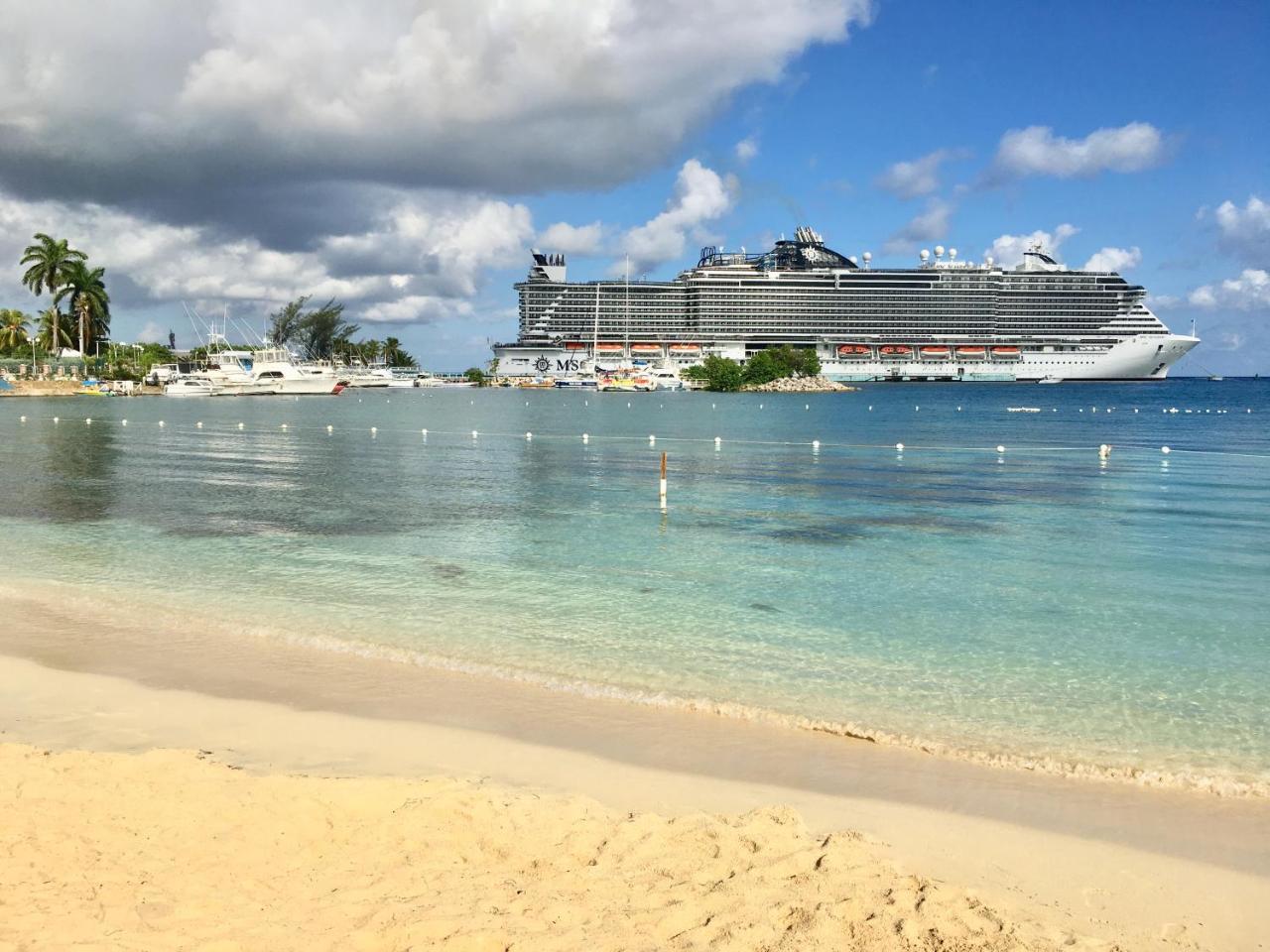 Castle By The Shore Ocho Rios Exterior photo